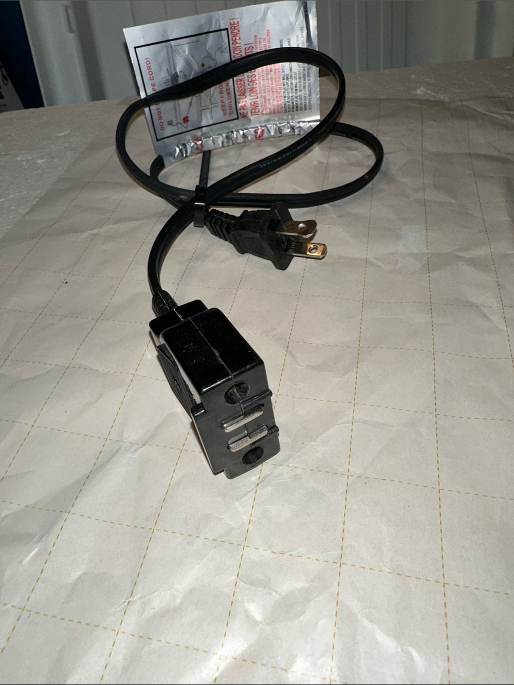 Magnetic replacement power cord for deep fryer
